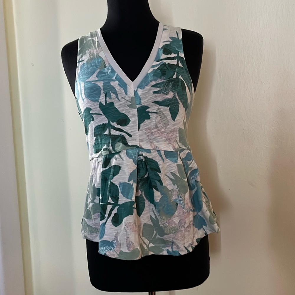 Anthropologie Deletta Amalia Peplum V-neck tank, leaf print, M